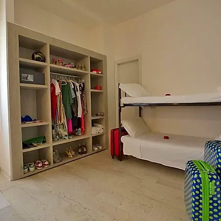 Sabrina Hotel *